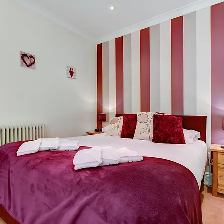 No.4 Guest House - Adults Only